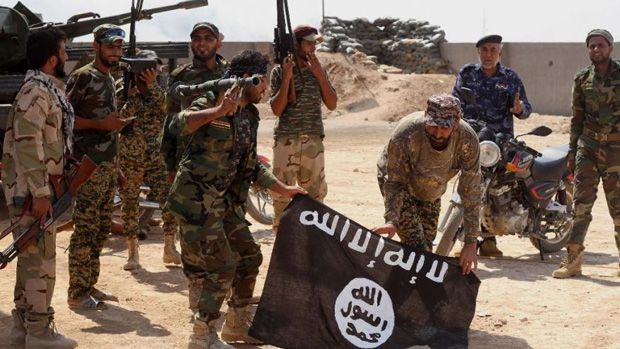 The jihadists, who now control roughly half of Syria, reinforced their self-declared transfrontier "caliphate" by seizing Syria's Al-Tanaf crossing on the Damascus-Baghdad highway late Thursday. (Photo: AFP) The jihadists, who now control roughly half of Syria, reinforced their self-declared transfrontier "caliphate" by seizing Syria's Al-Tanaf crossing on the Damascus-Baghdad highway late Thursday. (Photo: AFP)